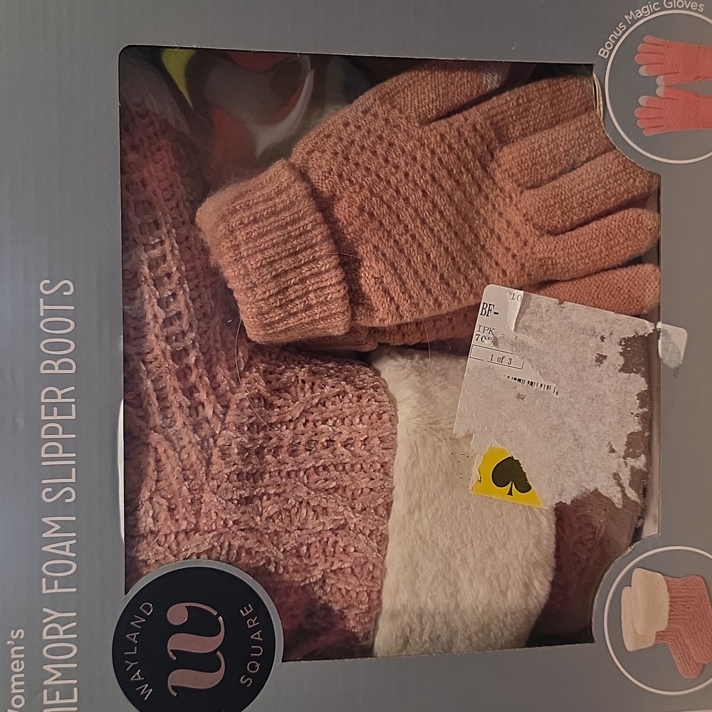 Wayland Square Women's Pink Memory Foam Glove & Slipper Set